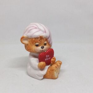 Vintage Enesco Teddy Beddy Bear Porcelain Valentine Figurine-1983-Be Mine Heart